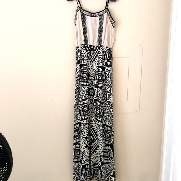 Papaya Dresses & Skirts - Boho Maxi dress with adjustable straps and neutral colors